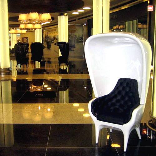 白色款玻璃鋼高帽椅hooded armchair創(chuàng)意頭巾椅 米亞.海因休閑椅