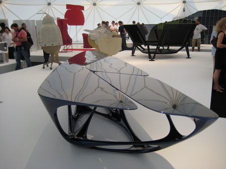 扎哈哈迪德玻璃鋼茶幾Mesa table by Zaha Hadid 酒店廳咖啡桌 Mesa Table