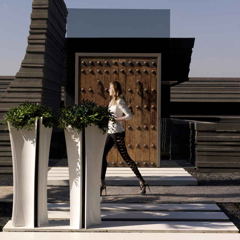 新款玻璃鋼電鍍花瓶 VONDOM ALMA花盆 花器 室內(nèi)花盆 戶外花盆 高端藝術(shù)品黑白高雅線條設(shè)計(jì)