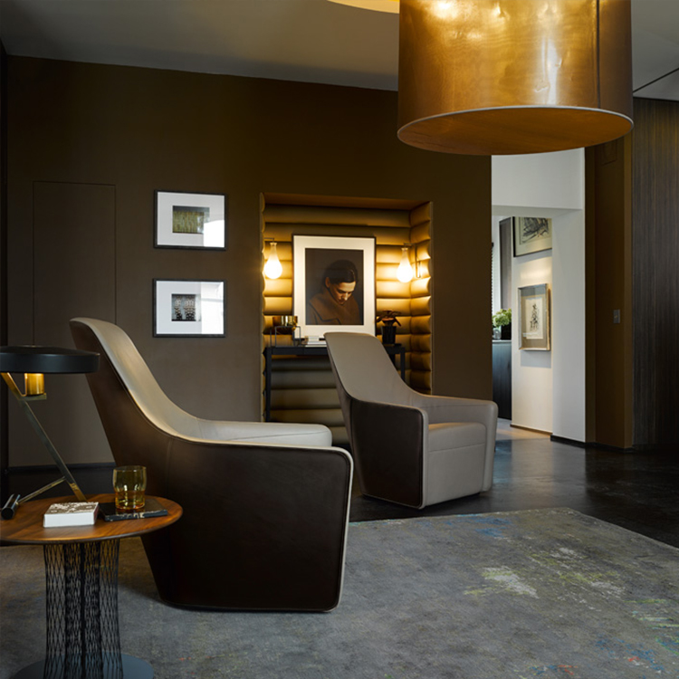 北歐法國設(shè)計(jì)師 單人椅 福斯特扶手椅沙發(fā)經(jīng)典商務(wù)休閑椅 雙色布藝西皮