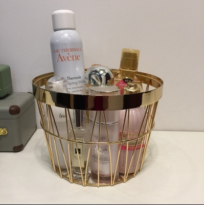 玫瑰金收納籃家居收納筐鐵藝 北歐攝影裝飾擺件 大師家具設(shè)計網(wǎng)