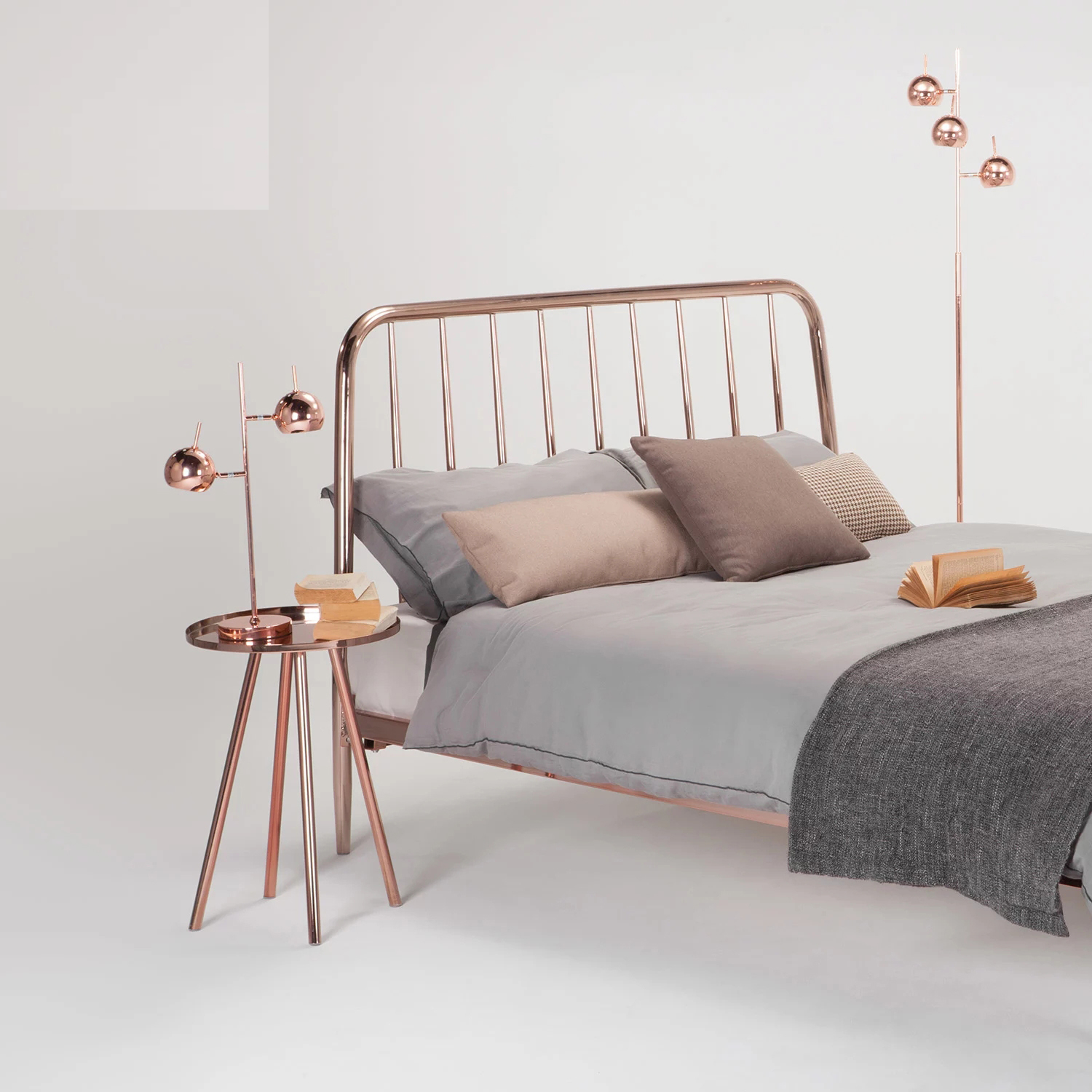 大師家具設(shè)計網(wǎng) 金屬電鍍玫瑰金邊幾 時尚現(xiàn)代設(shè)計師床頭柜角幾邊桌