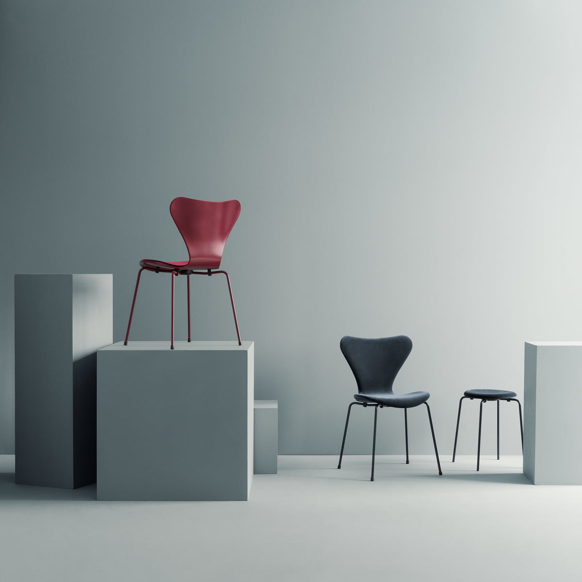 丹麥設(shè)計(jì) 天鵝絨軟墊椅子 五金玻璃鋼餐椅休閑椅電腦椅