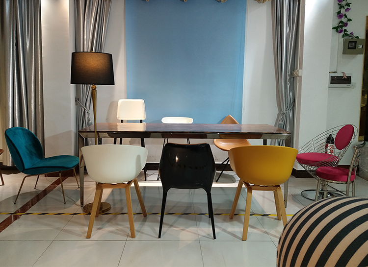 家的感覺溫馨溫度 展廳餐廳酒店大堂 會所 辦公大班桌 三角形不銹鋼電鍍槍黑