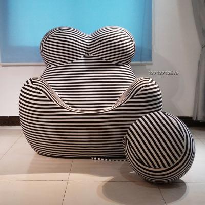 超大款原版比例 意大利設(shè)計師懷抱女人母子椅 圓球腳踏網(wǎng)紅展示椅