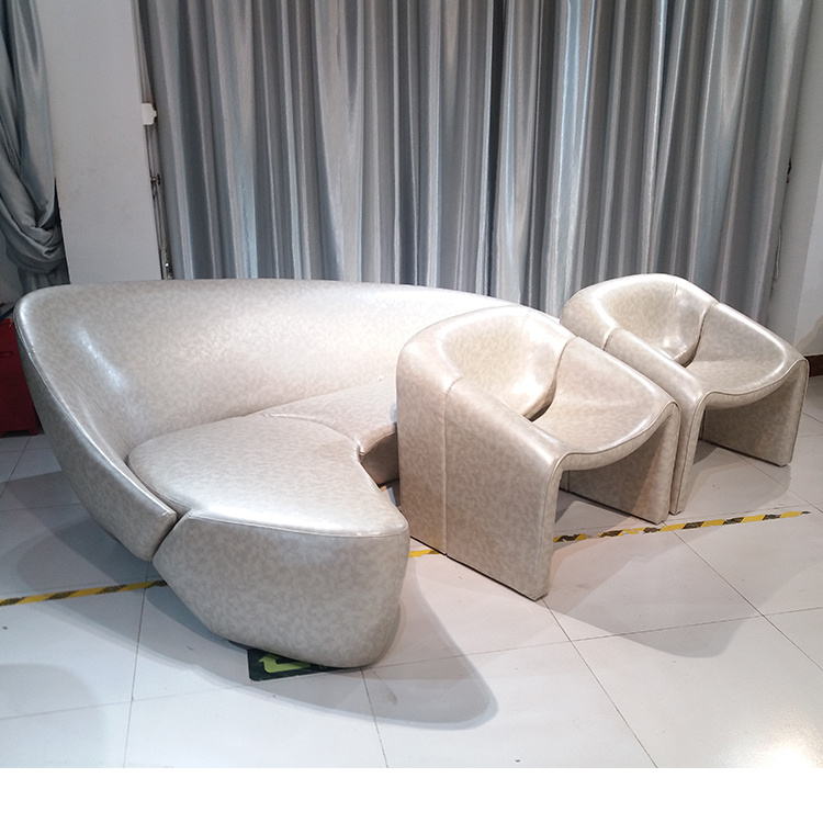 法國家具 設(shè)計師皮埃爾保蘭 Pierre Paulin chair Groovy Gubi M形裂谷休閑椅 M椅