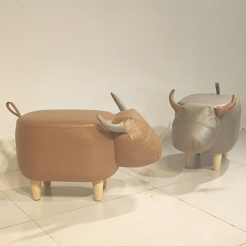 人氣牛凳子創(chuàng)意坐墩腳踏兒童坐凳可愛卡通家用頭層牛皮動(dòng)物換鞋凳